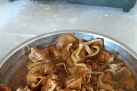 卤猪肠要先焯水吗