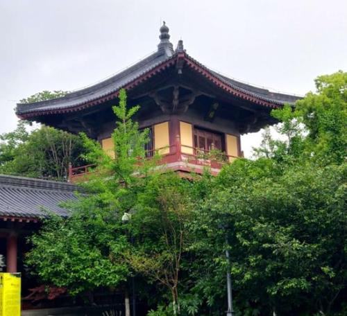 晨钟暮鼓造句和意思