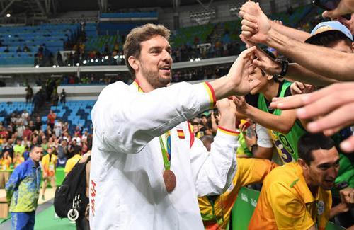 没有职业合同可以踢世界杯吗