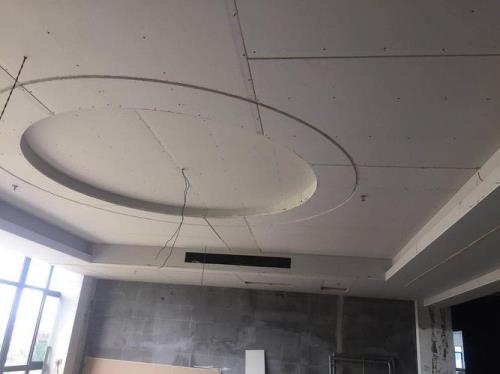 吊顶空调口出风小怎么回事
