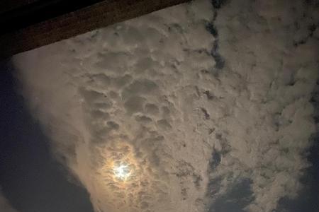 月明多被云妨是什么意思