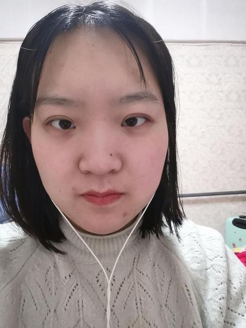 右脸大适合拍那边脸