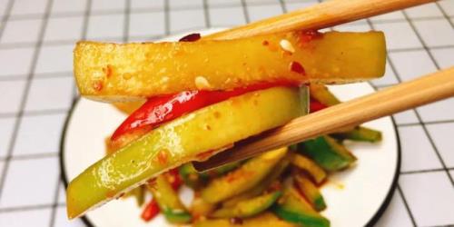 甜辣青萝卜条的腌制方法