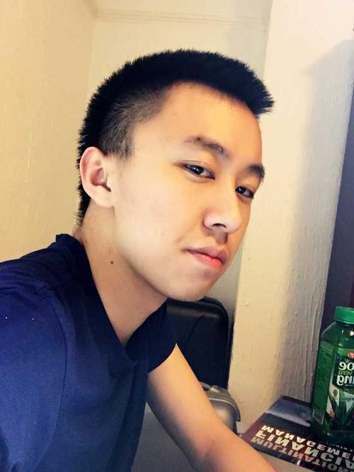 眼睛很亮的男生代表什么