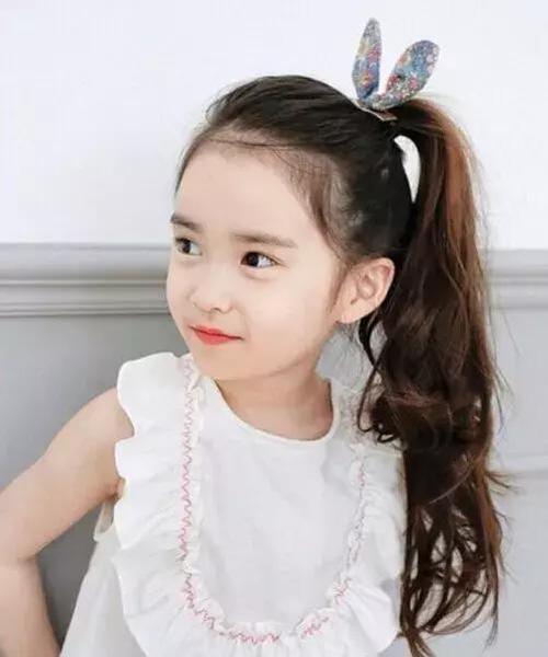 小女孩扎很高的丸子头好不好