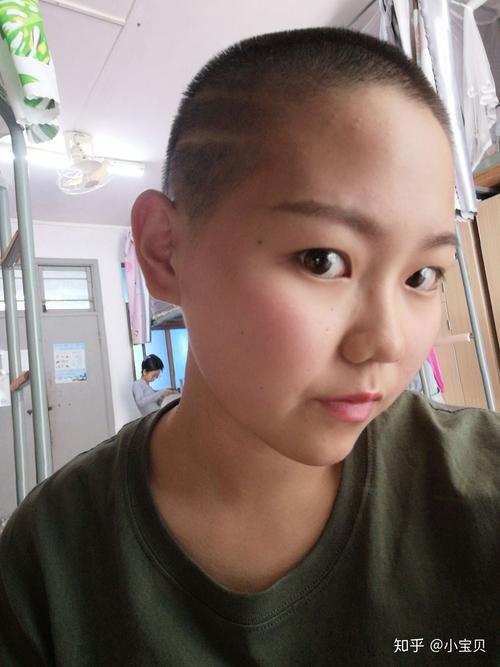 圆脸适合光头吗