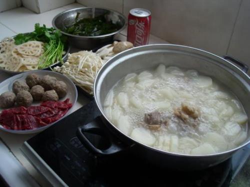 吃火锅需要准备哪些材料