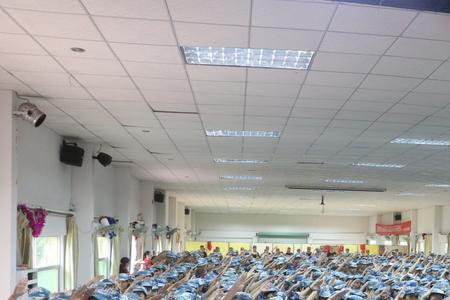 深圳中学初一要戴红领巾吗