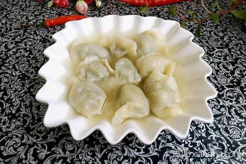 微波炉可以蒸生饺子吗