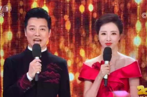 李思思2020春晚主持吗