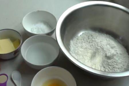 一斤面粉要多少克水和酵母