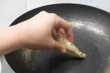锅破皮了能用吗