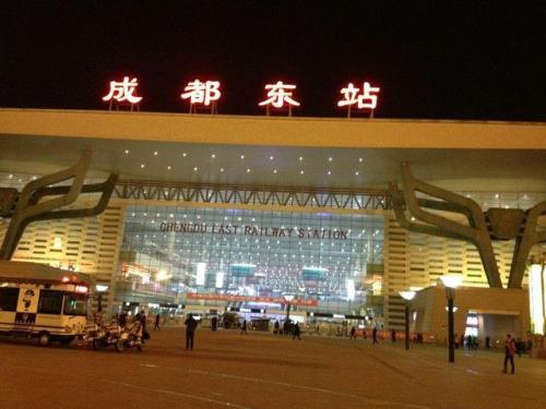 成都东站a26检票口离哪个进站口近