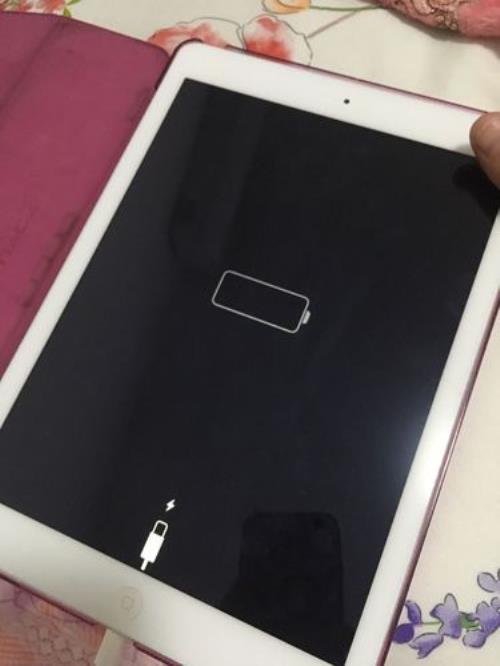 ipad第一次没电关机了怎么开机