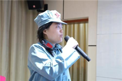 囚歌中对比极佳的诗词
