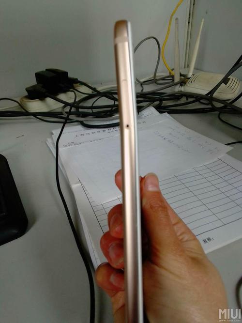 用胶带粘贴手机屏有什么危害