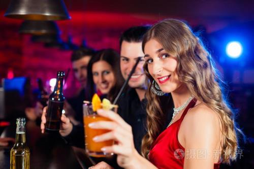 为什么酒吧要点燃酒