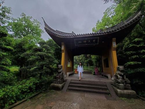 灵隐寺三生石要两个人一起去吗