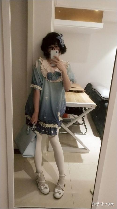 10岁男孩总喜欢穿女装是什么问题