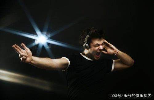 不吃饭唱歌好听吗