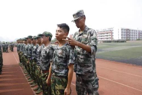 军训迟到了要不要跟老师讲