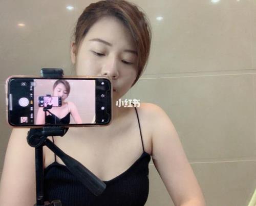 自拍为什么眼睛比镜子里小好多