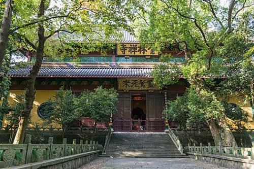 现在灵隐寺的牌子是谁题字