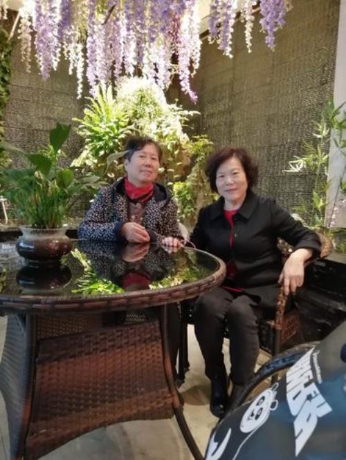 发小多久不见友情依然如故