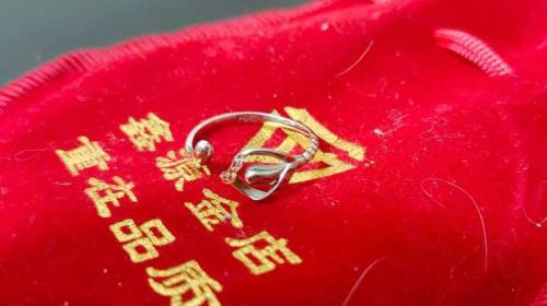 以前买的戒指可以去金店换么
