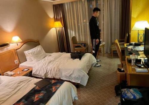 住宾馆一人一间房可以串房间吗