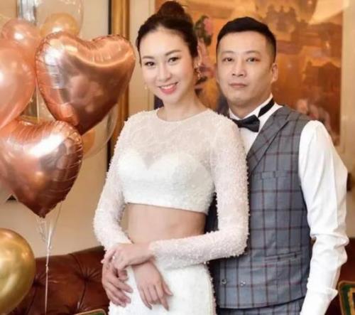 杨秉逸比庄思敏小几岁