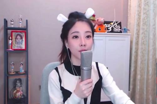 直播唱歌的主播