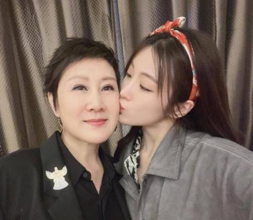 张凯丽有几个孩子