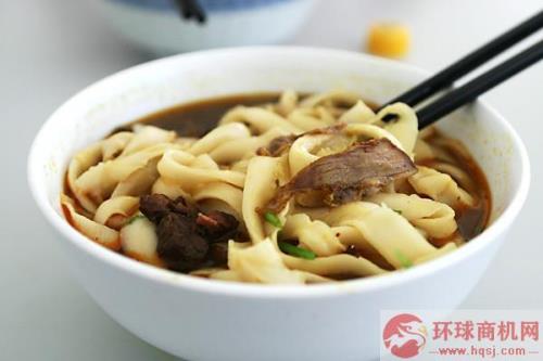 铁蛋刀削面做法