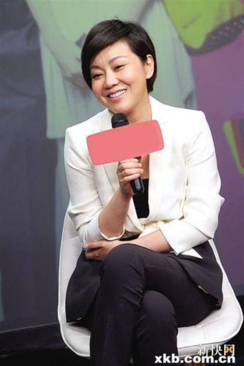 我和我的家乡闫妮的助理扮演者