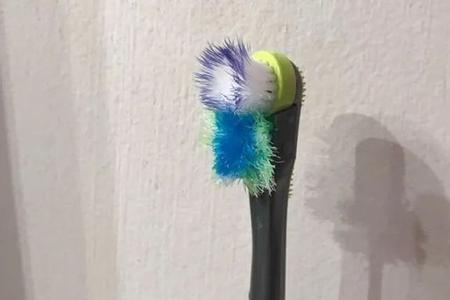牙刷掉进洗手盆下水道怎么取出