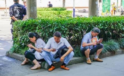 暄宾夺主的意思