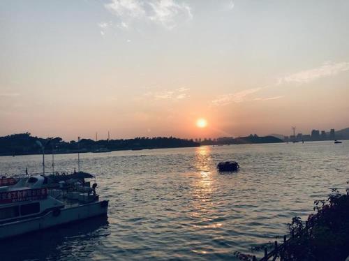 码头看夕阳成语