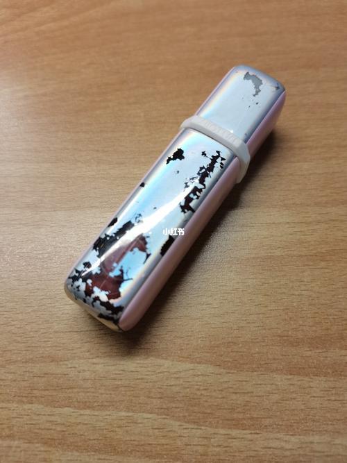 唇釉一股汽油味