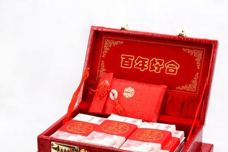 女方陪嫁十万现金怎样给
