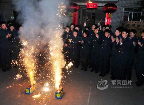 爆竹声声辞旧岁是什么意思