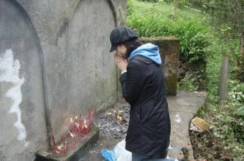 平时回家可以给亲人上坟吗