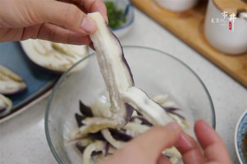 捏茄子是什么意思