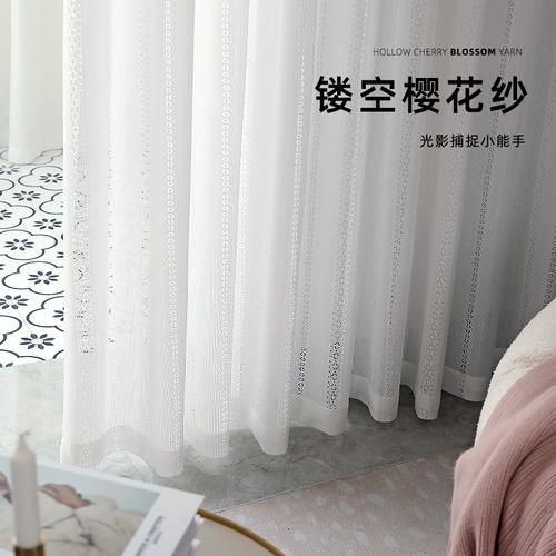 网纱床帘怎么挂放里面还是外面