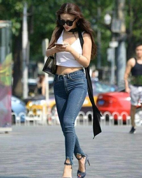 抬头女低头汉什么意思