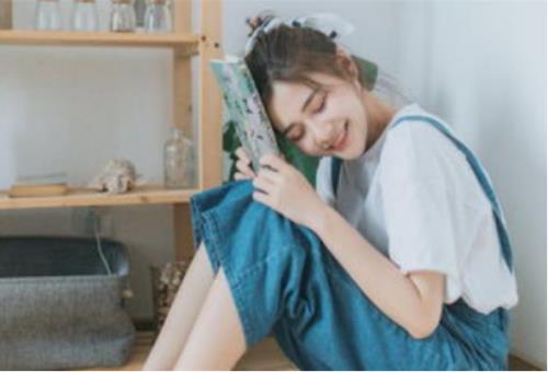 开朗不主动聊的开怎么形容