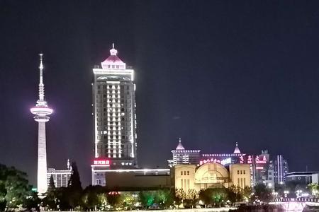 灿灿灯光的意思