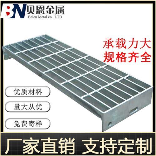 铁楼梯踏步板前后是平的吗