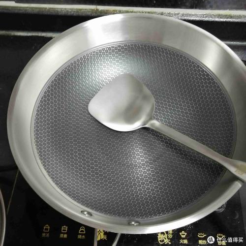 不粘锅为什么炒菜发黑