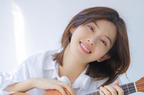 如何追很正经,不善幽默的女孩